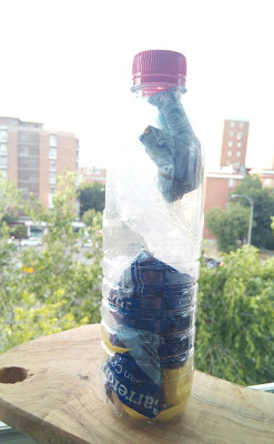 Ecoladrillo o Botella de Amor en construcción, una buena manera de reutilizar plástico y residuos sólidos