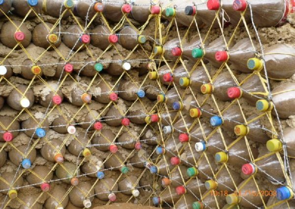 Utilizar Ecoladrillos para construcciones ecológicas y zero-waste