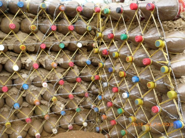 Utilizar Ecoladrillos para construcciones ecológicas y zero-waste